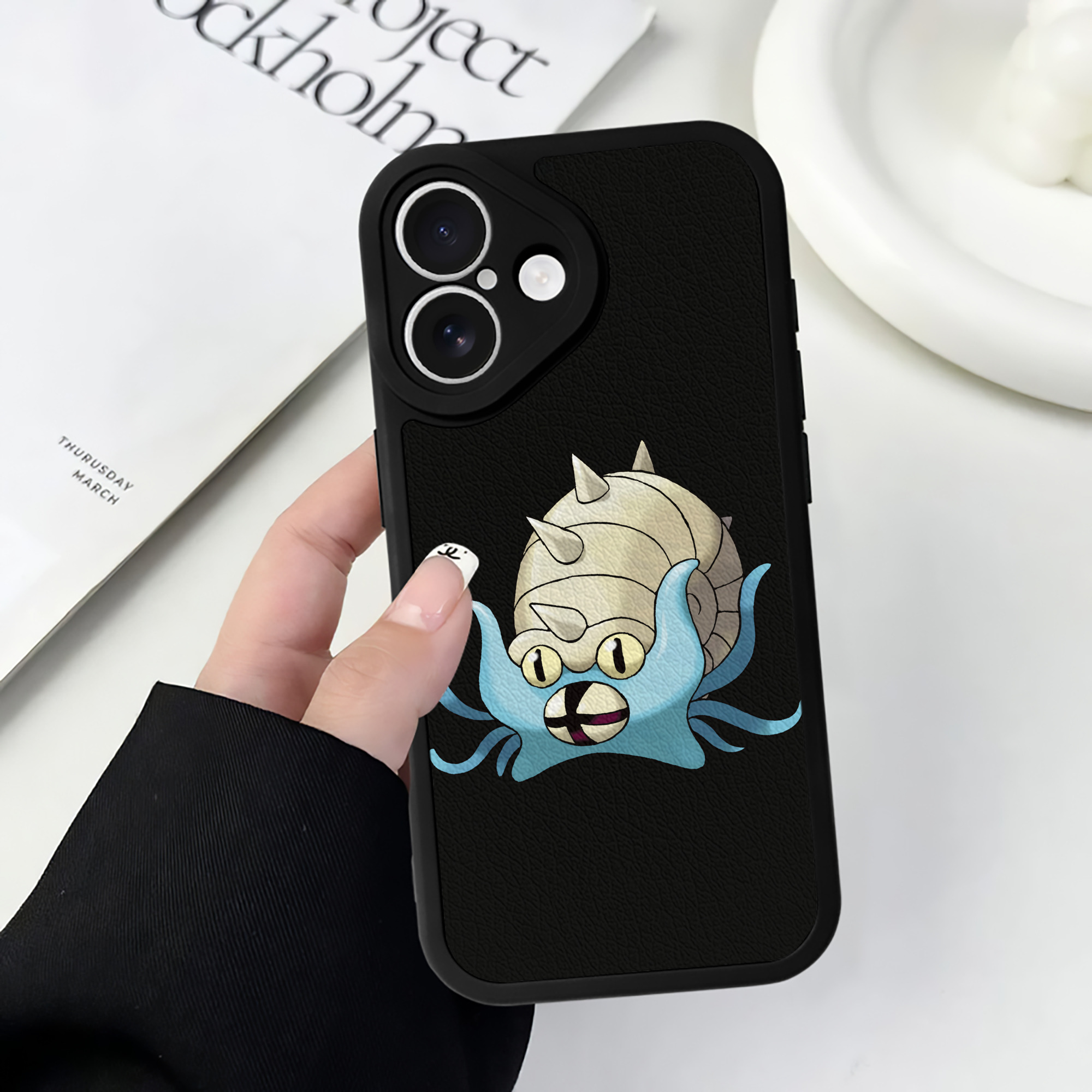（画像用） ポケットモンスター Pokémon 【iPhone 16シリーズ対応】シリコンスマホケース（レザー調） 材質：シリコン